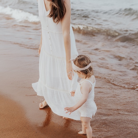 Gorgeous Flowy Doe & Rae medium dress - Picture 8 of 11